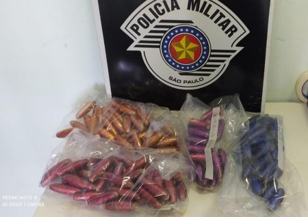 Bolivianos são presos por tráfico internacional de drogas por transportar invólucros de pasta base de cocaína dentro do estômago
