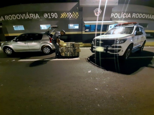 Homem � flagrado com mais de 130 quilos de maconha em carro e acaba preso por tr�fico de drogas