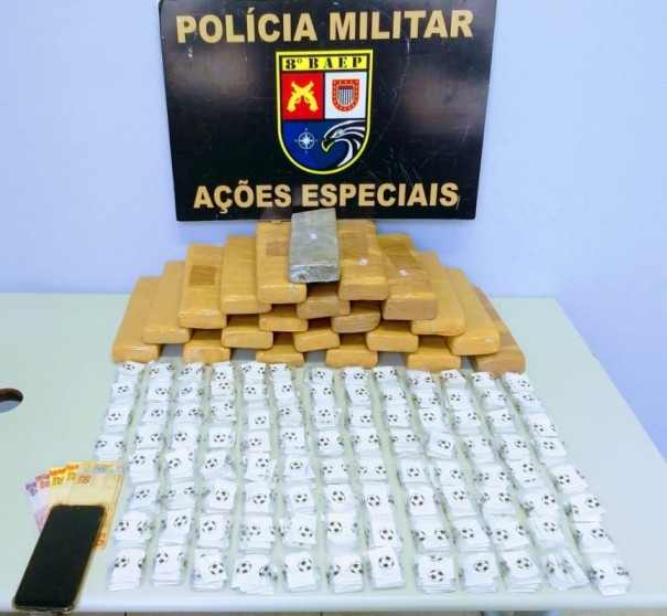 Maconha e coca�na s�o apreendidas durante opera��o policial na SP-270, em Presidente Prudente