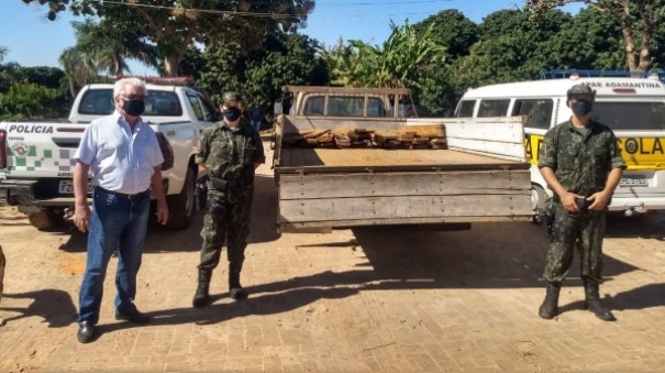 Madeira apreendida em fiscaliza��o da PM Ambiental � doada � APAE de Adamantina