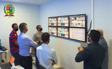 Diretor de Trânsito e Secretário de Desenvolvimento conhecem sistema de monitoramento de Prudente