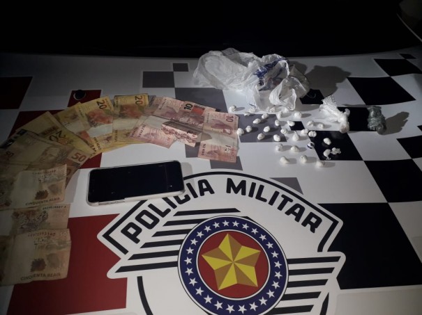 Pol�cia Militar prende homem por tr�fico de drogas, em Luc�lia