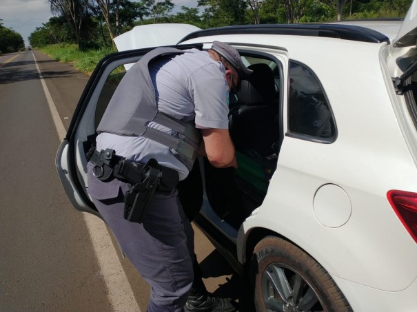 Fiscaliza��o apreende mais de 60 quilos de maconha transportados em ve�culo em Rosana