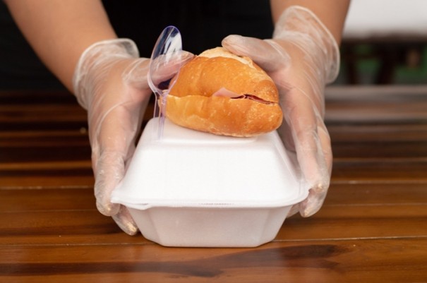 Moradora de Tup� monta marmitas solid�rias para doar �s pessoas desabrigadas