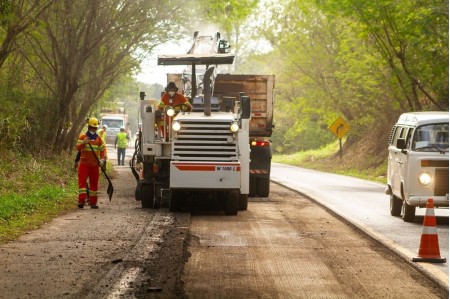 Obras de recuperação de pavimento alteram tráfego de veículos na SP-425, entre Martinópolis e Parapuã