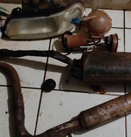 Casal furta peças de carro dentro de garagem e mulher acaba presa pela Polícia Militar em Panorama