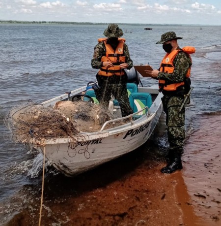 Pescadores amadores recebem R$ 2,1 mil em multas por pesca irregular no Rio Paranapanema