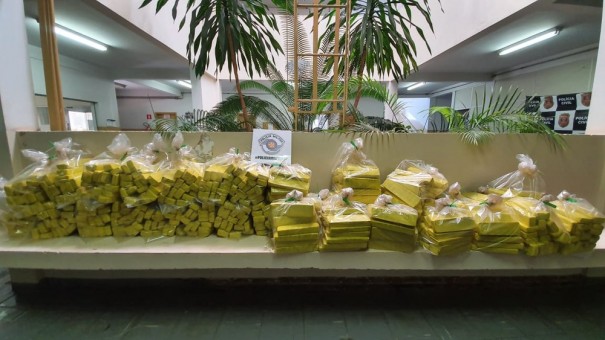 Pol�cia Militar suspeita de motorista, aborda ve�culo e apreende 280 kg de maconha em Pirapozinho