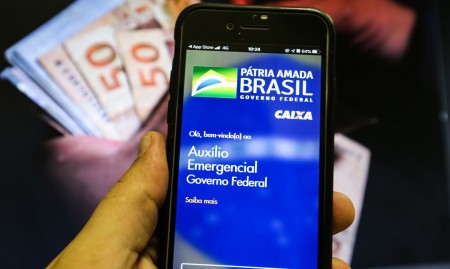 Presidente edita decreto que regulamenta o Auxílio Brasil