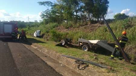 Motorista morre e passageiro fica ferido em estado grave após capotamento de veículo em Junqueirópolis