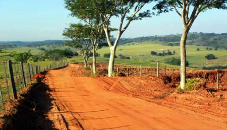 Governo de SP envia verba para melhorias nas estradas rurais de Salmourão