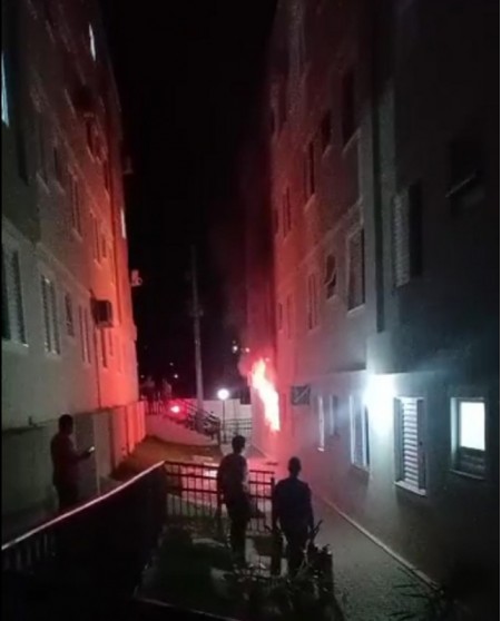 Apartamento pega fogo e mobiliza Corpo de Bombeiros em Presidente Prudente