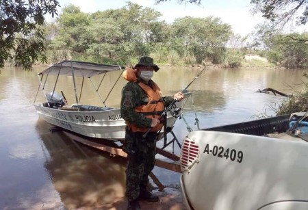 Polícia ambiental adverte homem flagrado pescando em Iacri