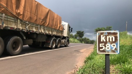 Motoristas de caminhões e ônibus sem exame toxicológico pagarão multa