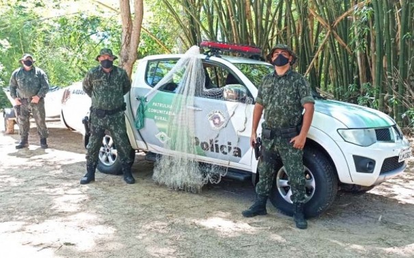 Polcia Militar apreende petrechos de pesca no rio do peixe em Parapu 