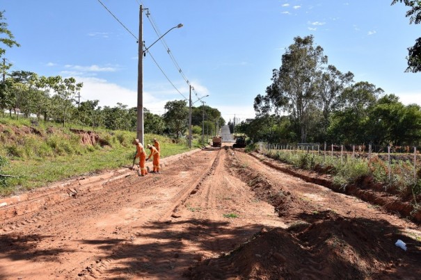 Prefeitura de Osvaldo Cruz d� in�cio � pavimenta��o do prolongamento da Rua Ip�