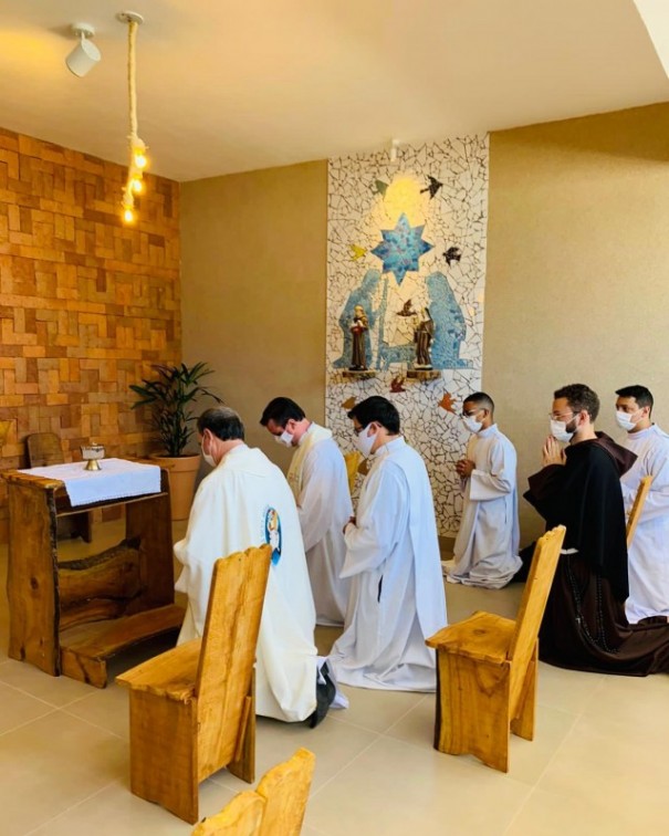 Com celebrao e beno do bispo da diocesano, PAI Nosso Lar inaugura capela