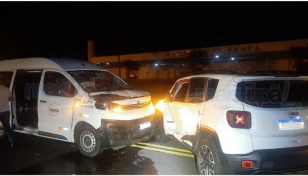 Acidente mobiliza equipes de socorro no Trevo da Exapit em Tup�. Por sorte n�o houve v�timas