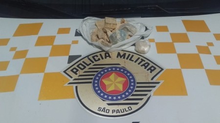 Passageiras de ônibus são presas com crack e cocaína durante fiscalização na SP-294
