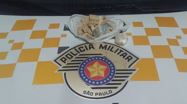 Passageiras de �nibus s�o presas com crack e coca�na durante fiscaliza��o na SP-294
