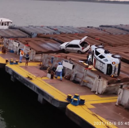 Após perseguição acusados de roubo e PMs caem em embarcação no Tietê em Araçatuba