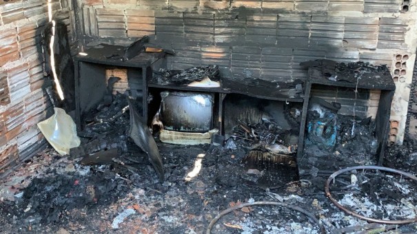 Cadeirante morre durante incndio em residncia em Santo Expedito