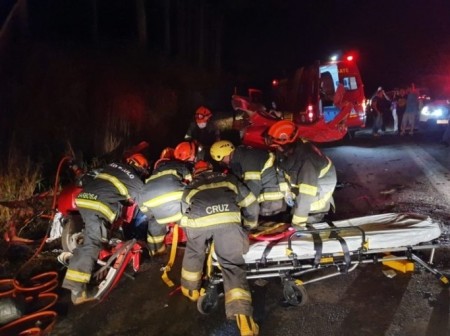 Acidente envolvendo carro e carreta deixa seis feridos na vicinal Rinópolis-Piacatu