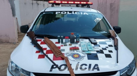 PM apreende armas e munições de homem que agrediu a mulher em Adamantina; agressor foi preso