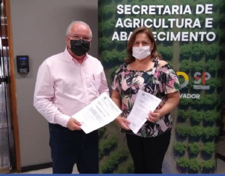 Prefeita de Salmourão faz pedido de novos equipamentos na Secretaria de Agricultura