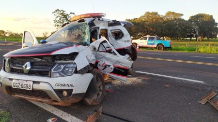 Policial científica morre em batida entre viatura e ônibus em Martinópolis