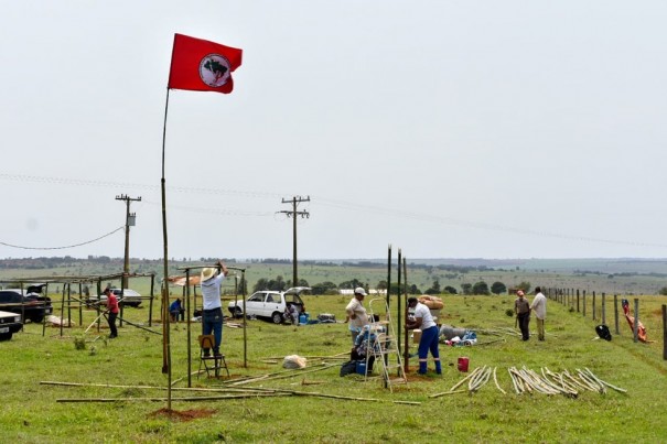 MST ocupa fazenda em Mirante do Paranapanema e pressiona governo do Estado de S�o Paulo a arrecadar mais terras para assentamentos rurais