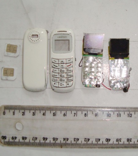 Na Penitenciária de Irapuru, mulher é flagrada com carcaças de celular, chips e placas no corpo