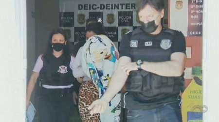 Polícia descobre cativeiro com vítimas após prender casal com arma e objetos roubados em rodovia do interior de SP