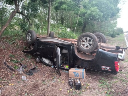 Batida entre carro e caminhonete deixa dois homens feridos na SP-294, em Pacaembu