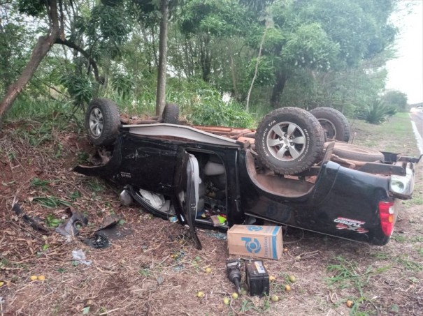 Batida entre carro e caminhonete deixa dois homens feridos na SP-294, em Pacaembu