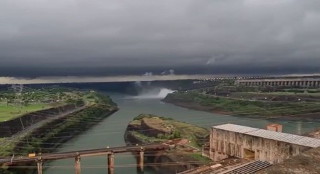 Temporal deixa 938 casas danificadas no Paraná, e causa desligamento de cinco unidades geradoras da Itaipu