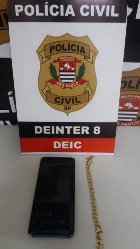 Suspeitos de roubo de cerca de R$ 50 mil em joias de ouro são presos pela Polícia Civil