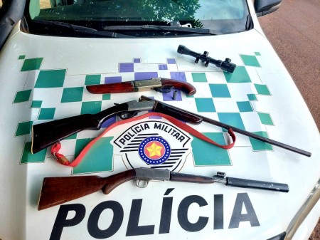 Armas de fogo, silenciador e luneta são apreendidos pela Polícia Ambiental após denúncia anônima