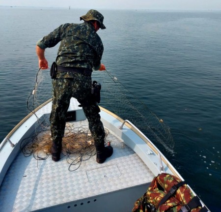 Fiscalização apreende 350 metros de redes de pesca armadas irregularmente no Rio Paraná