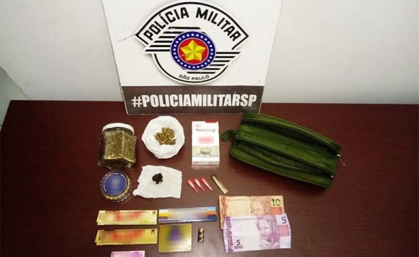 Indiv�duos s�o detidos em carro com maconha, haxixe e coca�na na SP-294