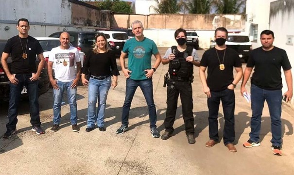 Condenado tenta fugir por telhado de resid�ncia m�s � preso pela DIG