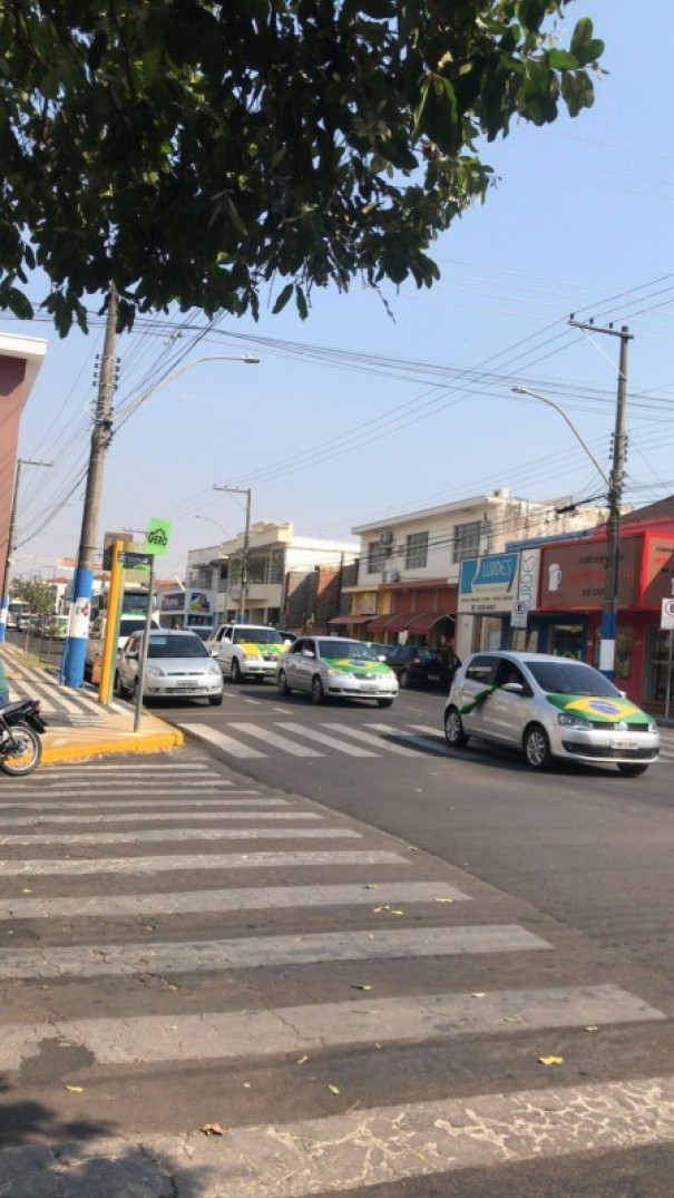 Manifestao sobre patriotismo rene mais de 500 veculos em Osvaldo Cruz