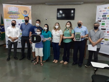 ACEOC entregou prêmios aos sorteados da etapa Dia da Independência da campanha 'O Comércio é Nosso e a $orte é Sua'