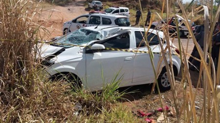 Presidiário que recebia atendimento em hospital, rende policial, toma arma e foge com carro de enfermeira em Paraguaçu