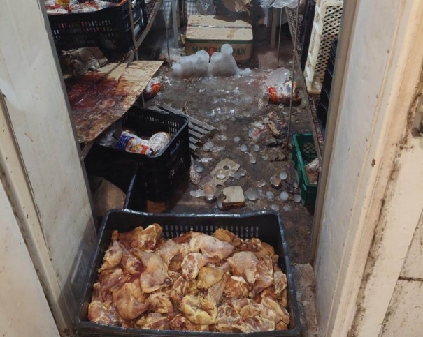 Vigil�ncia Sanit�ria interdita c�mara fria de mercado com mais de 500kg de alimentos considerados impr�prios para o consumo humano