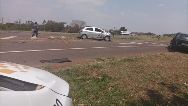 Carro oficial da Prefeitura de Monte Castelo envolve-se em acidente de tr�nsito com outros dois ve�culos na Rodovia da Integra��o