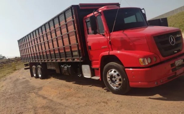 Ladr�es amea�am, amarram e vendam homem em tentativa de roubo de gado; dois envolvidos foram presos