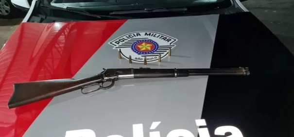 Carabina e muni��es de calibre 44 s�o apreendidas ap�s den�ncia � Pol�cia Militar em Tupi Paulista
