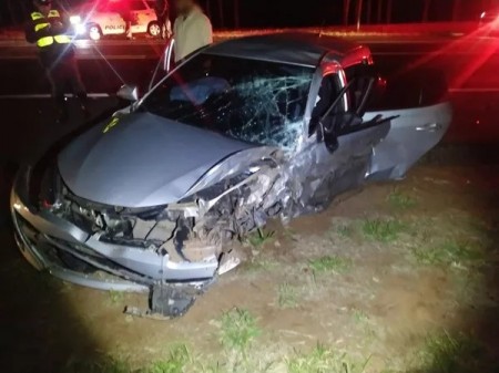 Batida frontal envolve veículo oficial de cidade mineira e deixa quatro pessoas feridas na Rodovia Assis Chateaubriand