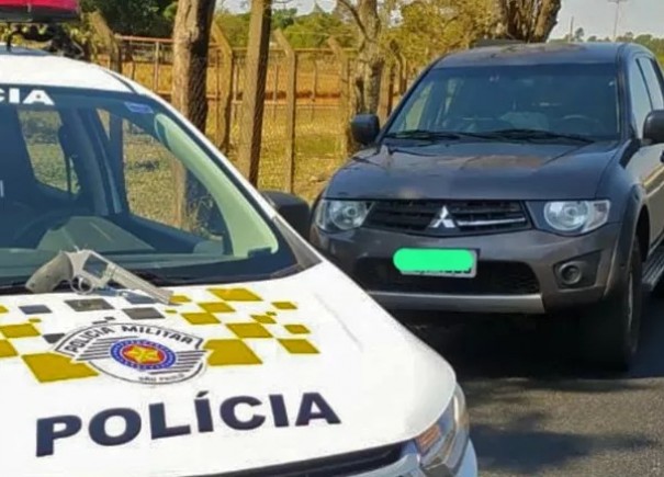 Motorista fica nervoso em abordagem policial e acaba preso por porte ilegal de arma de fogo